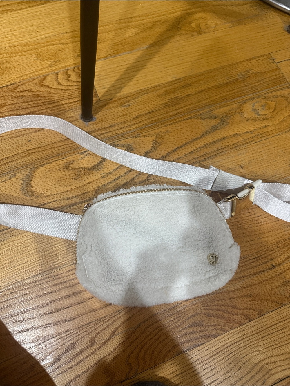 Lululemon Everywhere Fleece Belt Bag 2L